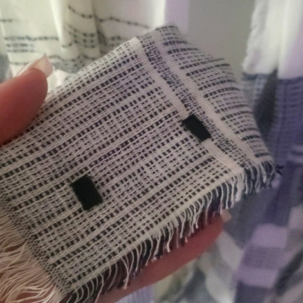 Banana Republic Textured Cotton Linen Striped Scarf White Navy Fringe Edges NWOT - Picture 9 of 15